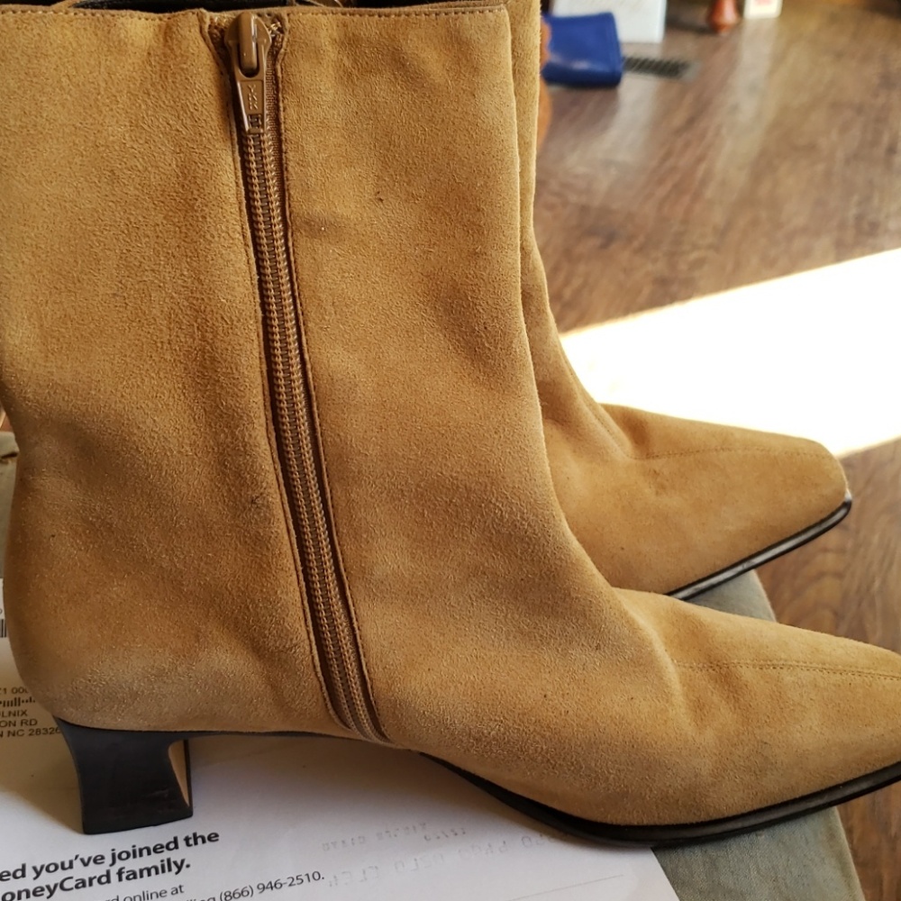 Suede boots